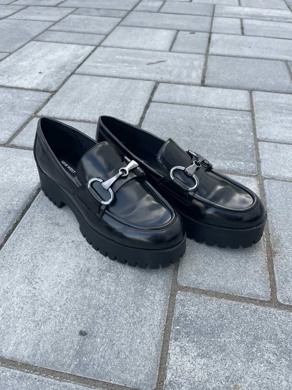 Steve Madden Size 8 Black Platform Leather Loafers with Silver Hardware - Women